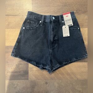 Levi’s High Waisted Mom Short